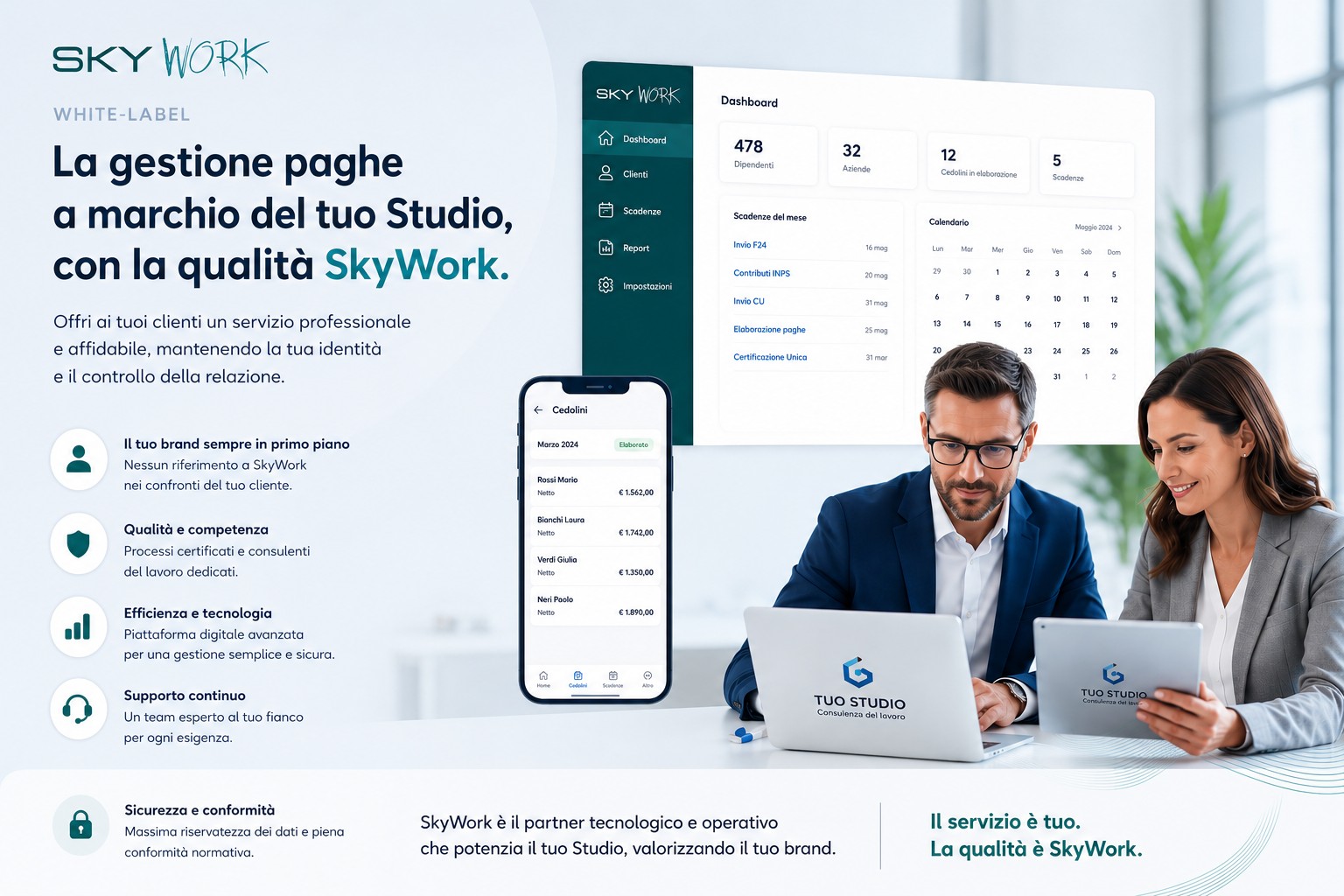 Commercialista che gestisce buste paga white-label con il proprio cliente nello studio professionale